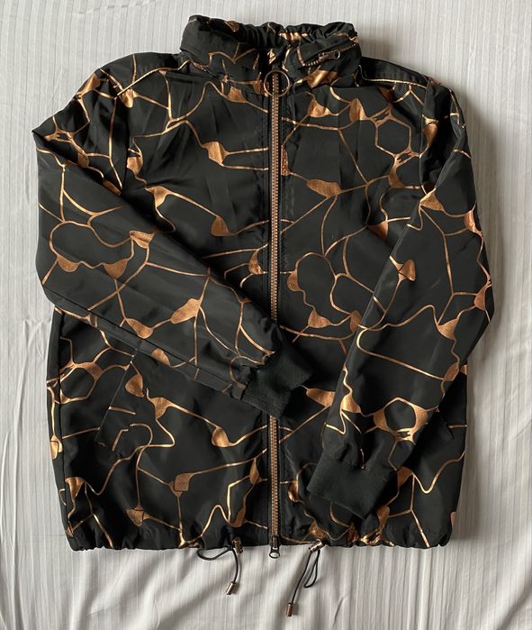 Вітровка жіноча, чорна