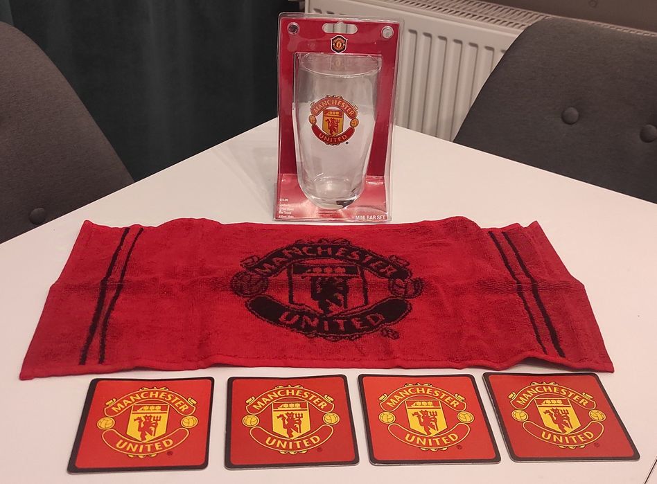 Kufel ręcznik zestaw barowy kibica Manchester United 6 elem. (F11)