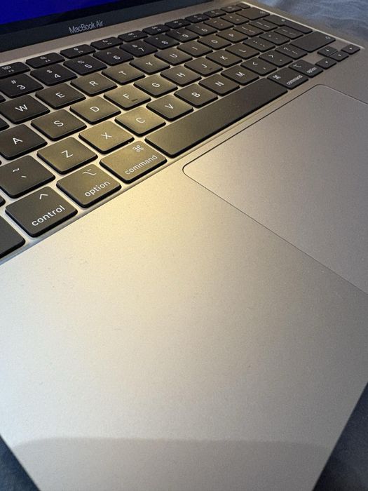 Apple macbook Air M1 13.3" 8GB Ram 256GB SSD Stan idealny