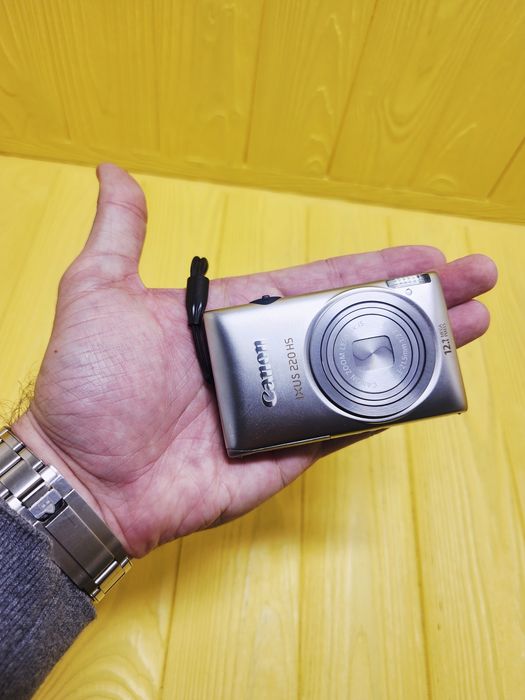 Компактный фотоаппарат Canon Digital IXUS 220 HS Silver