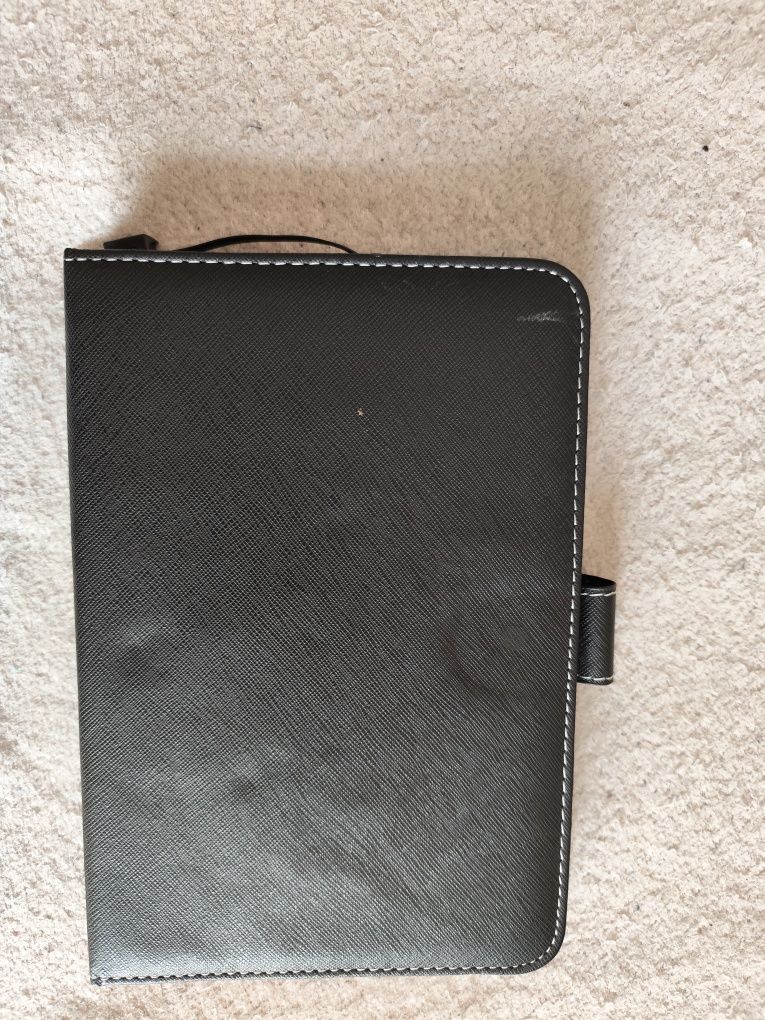 Etui do tabletu z klawiaturą