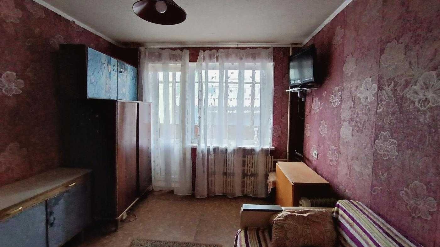Продаж гостинки зі своїм санвузлом та балконом м.Індустріальна
