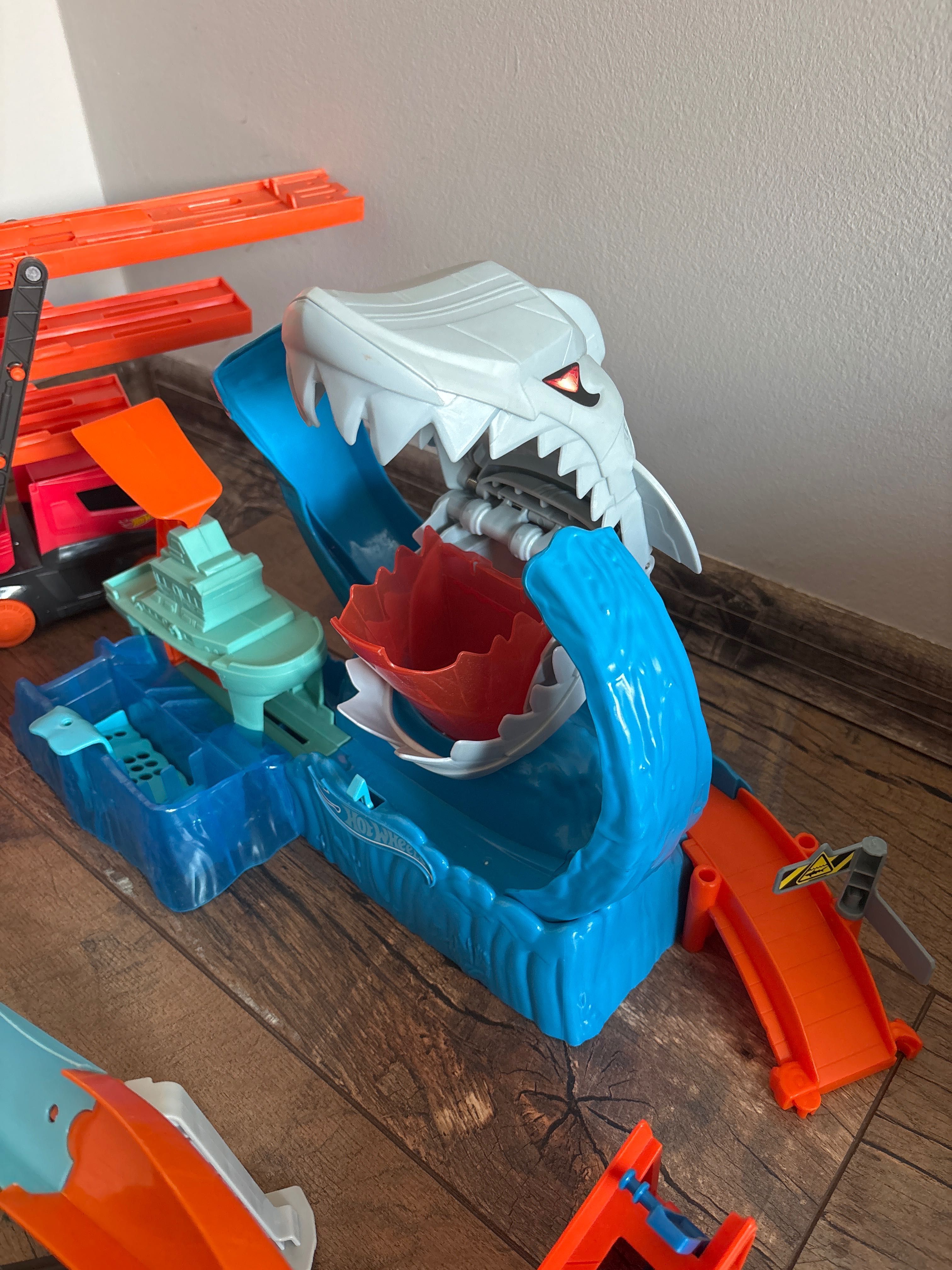 Hotwheels robo rekin tor plus inne zestawy