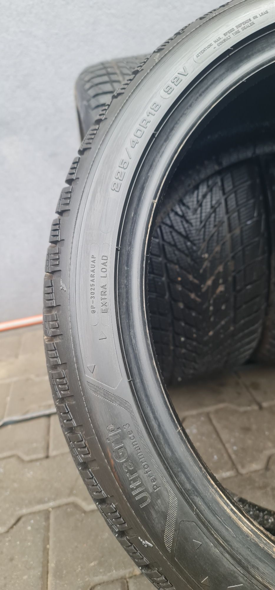 225/40/18 Goodyear