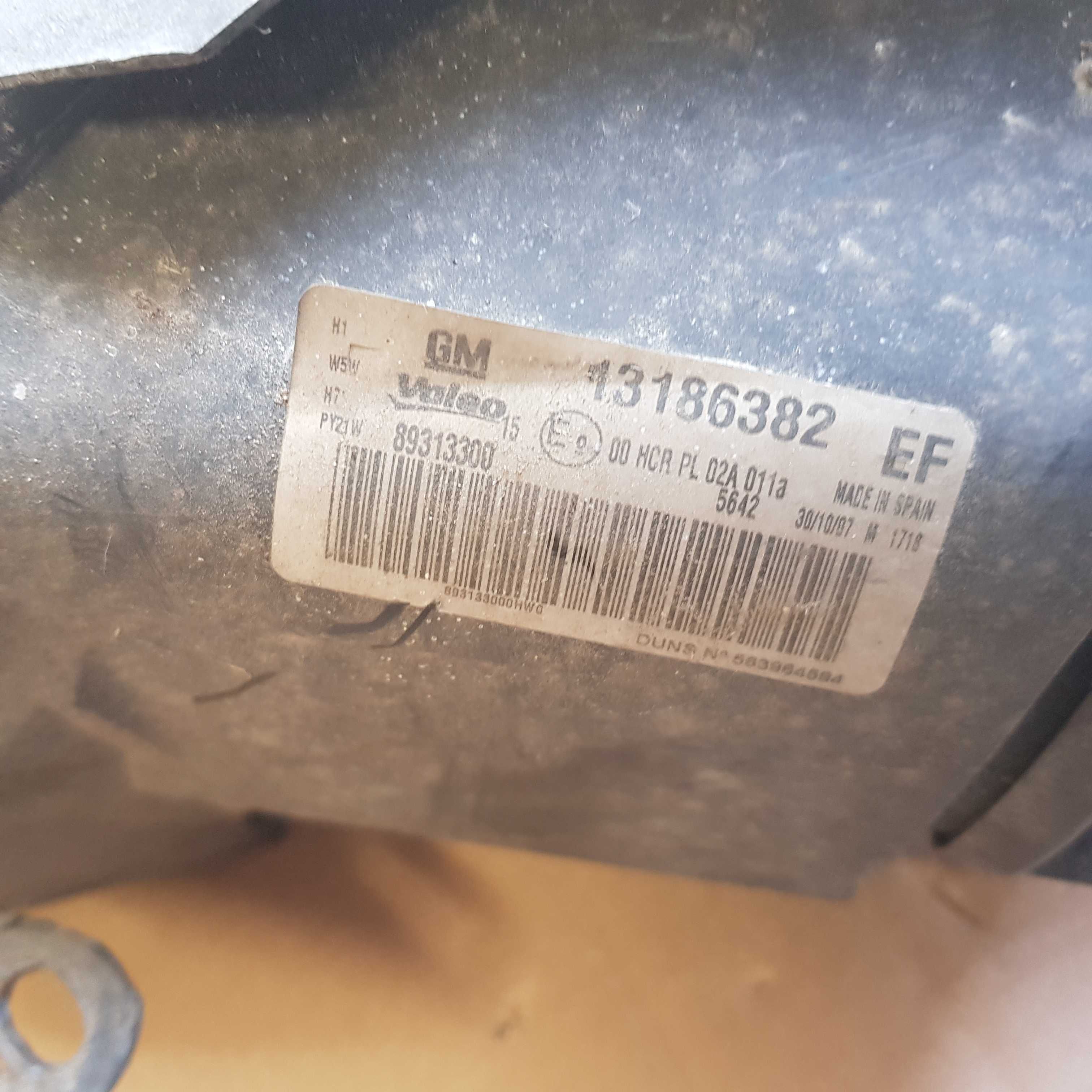 lampa przód Opel Corsa D