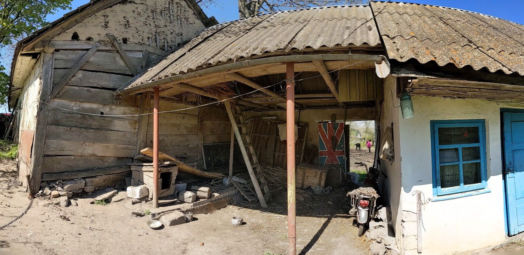 Будинок, присадибна ділянка та город