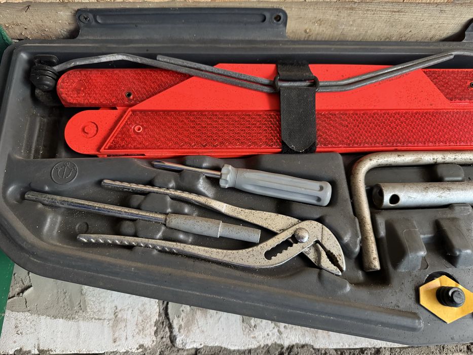 BMW - оригинальный набор инструмента