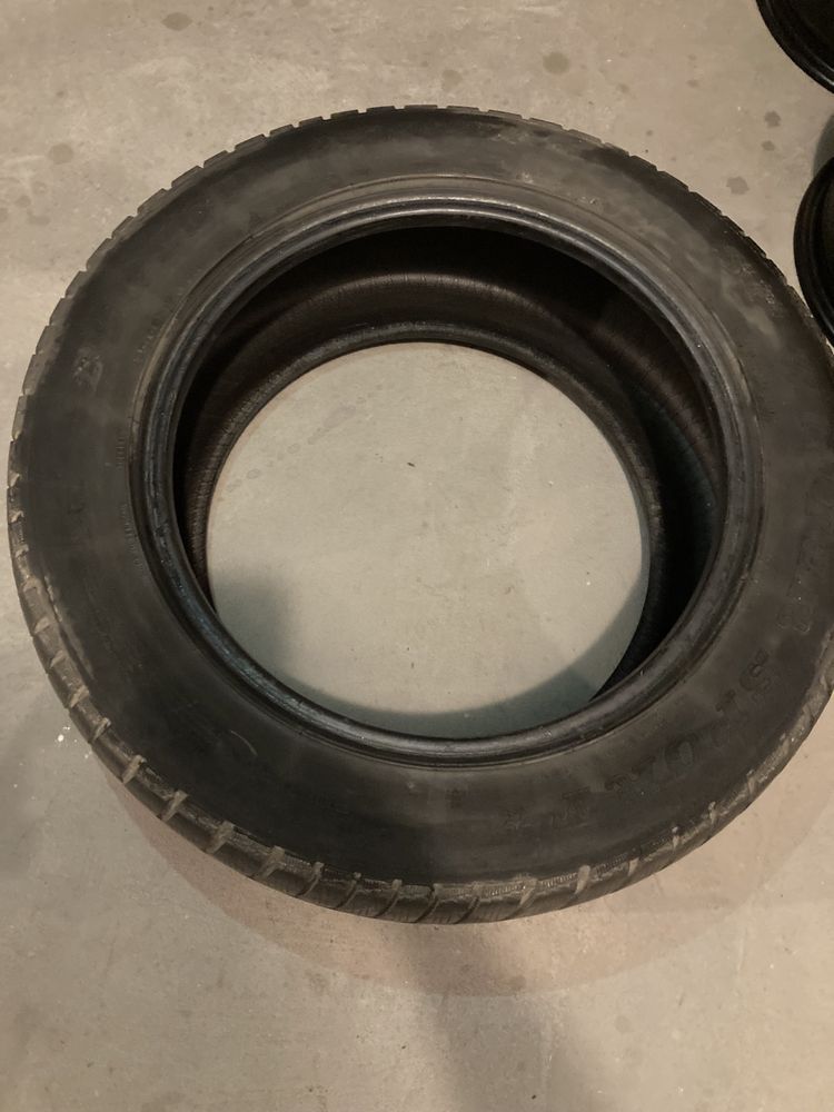 2 opony zimowe  Dunlop 235/55 R17