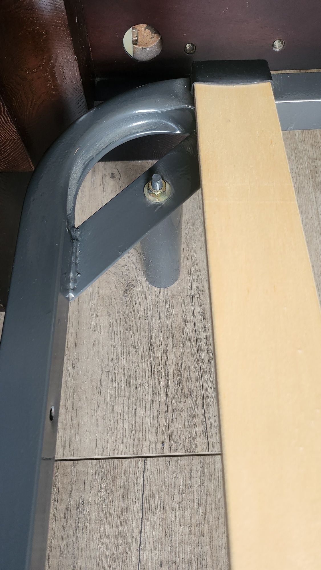Solidne łóżko Vinotti Art Line wenge 180/200 lite drewno + skóra