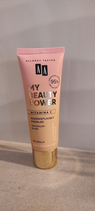 Fluid AA z Wit. C Podkład Rozświetlający Naturalny Blask 01 Vanilla