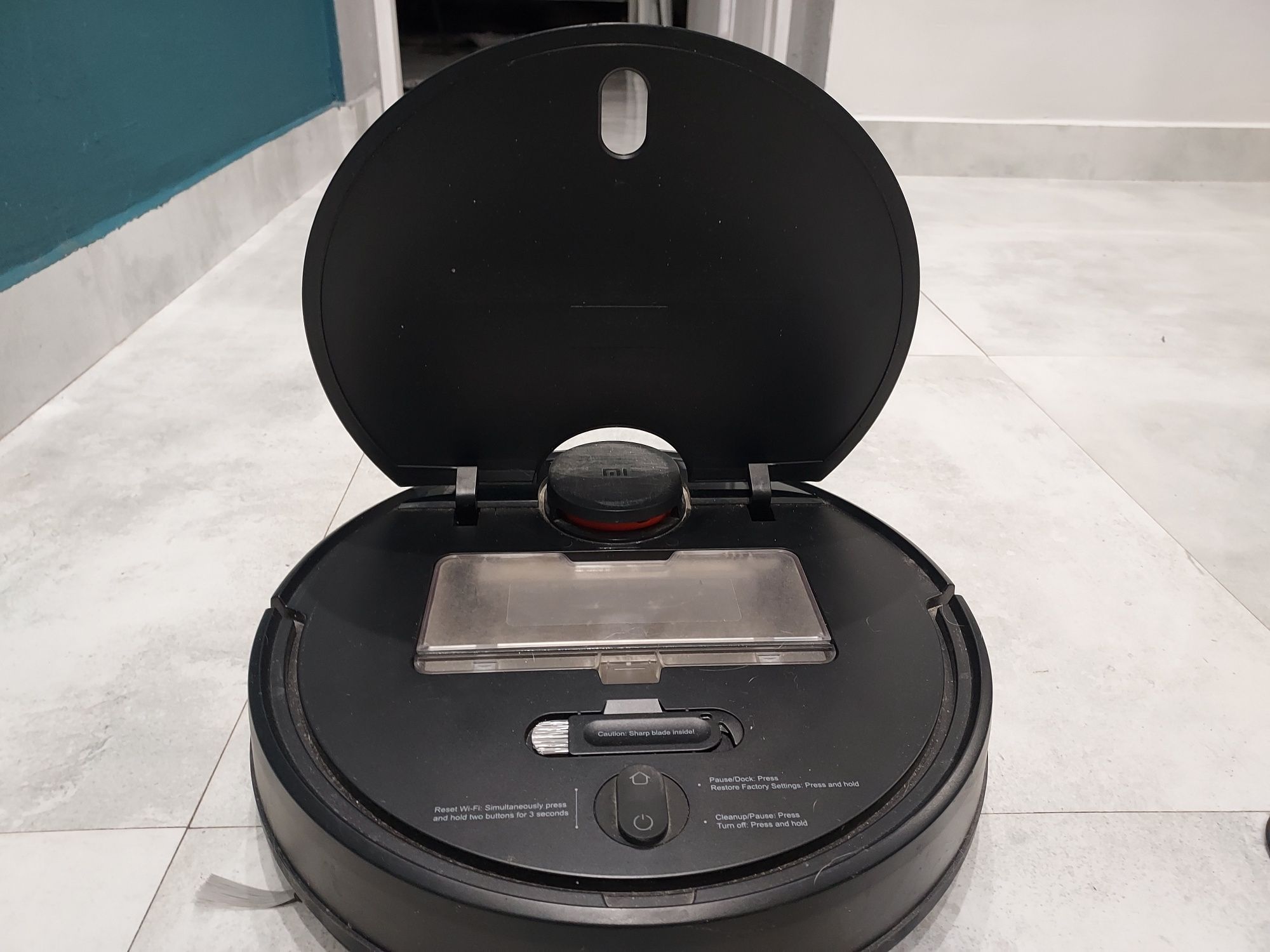 Robot sprzątający Xiaomi Mi Vacuum Mop Pro czarny mocujący