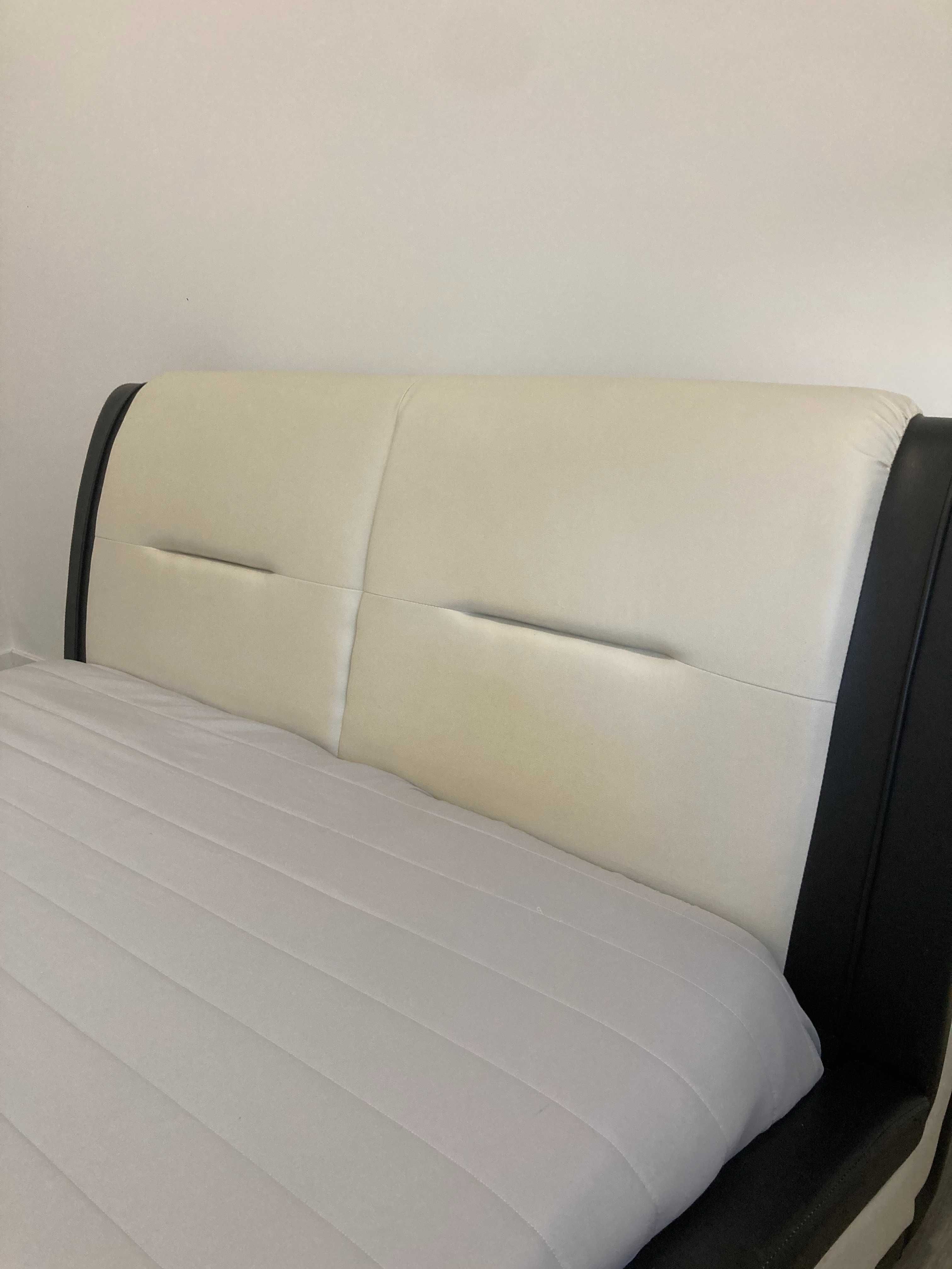 Cama de napa preta e branca c/ colchão
