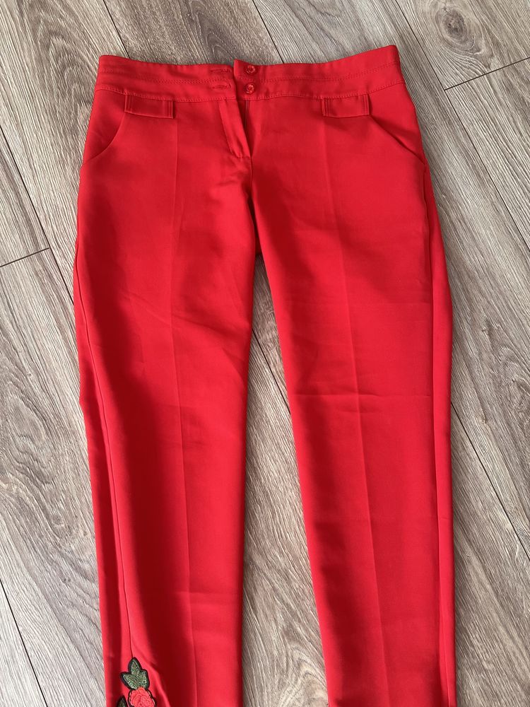 Червоні брюки, штани