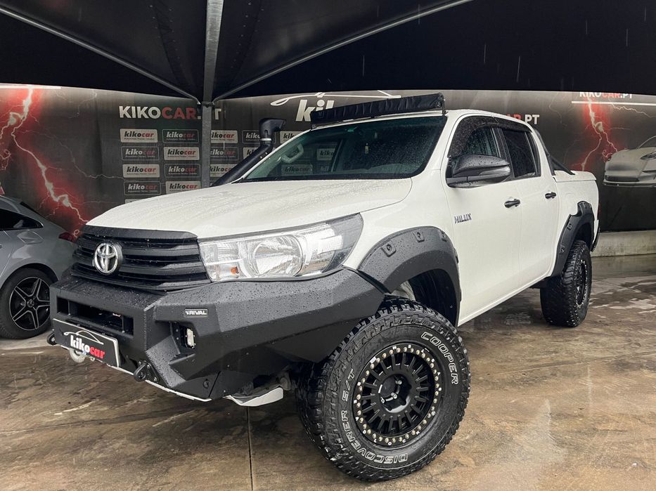 Toyota Hilux 2.4 D-4D 4WD CD Tracker S CA