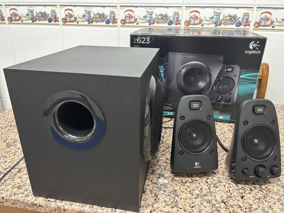 Colunas de som Logitech com subwoofer 2.1