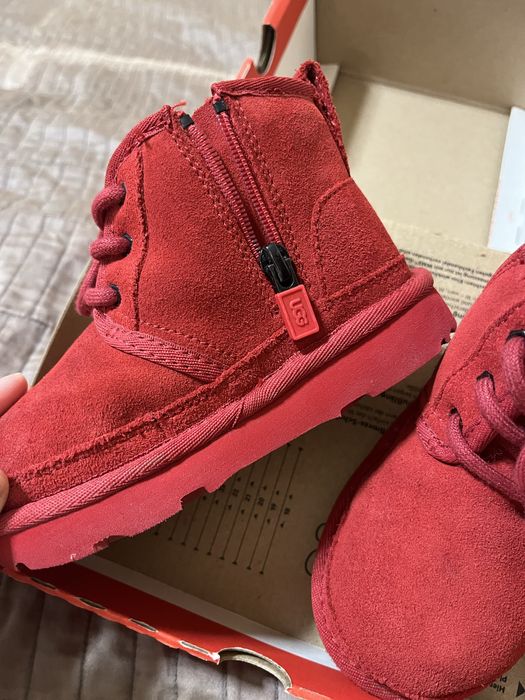 Уги, чобітки зимові для дівчинки. Стан нових. Uggs 26