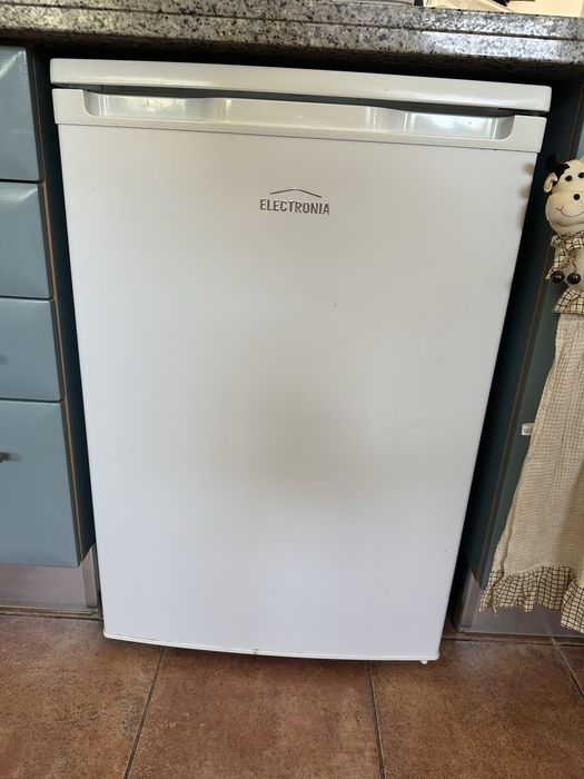 cozinha completa com eletrodomésticos