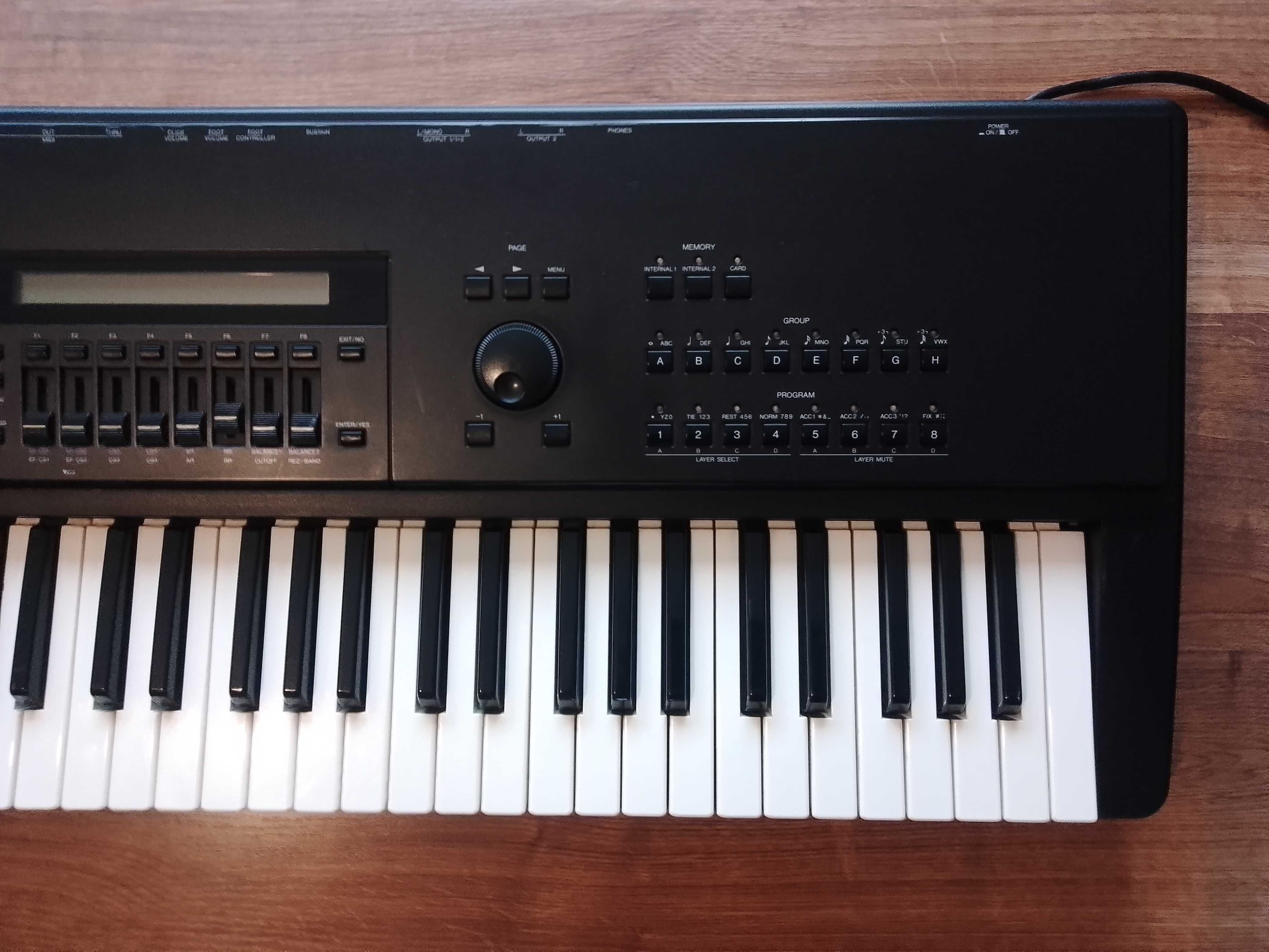 Yamaha SY 85 piękny stan