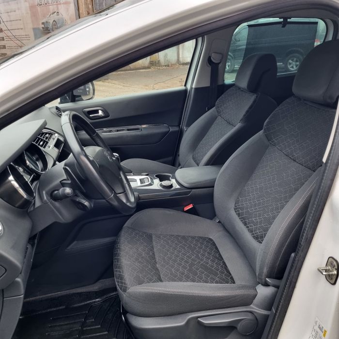 Пежо 3008 рік 2014  мотор 1.6 HDI