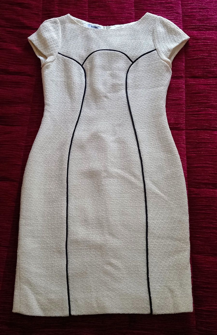 Vestido creme Moschino