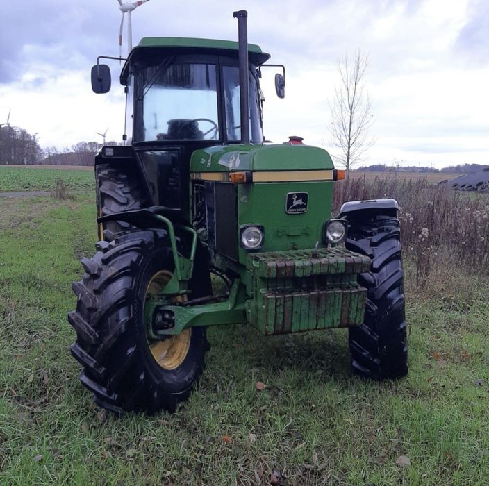 Трактор John Deere 3140