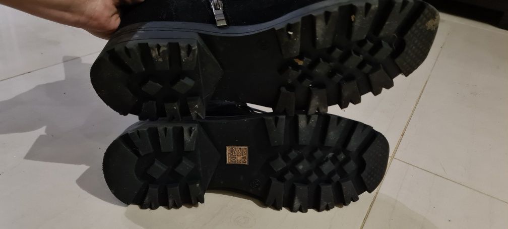 Buty zimowe czarne, jak zamsz, 39, botki kozaki