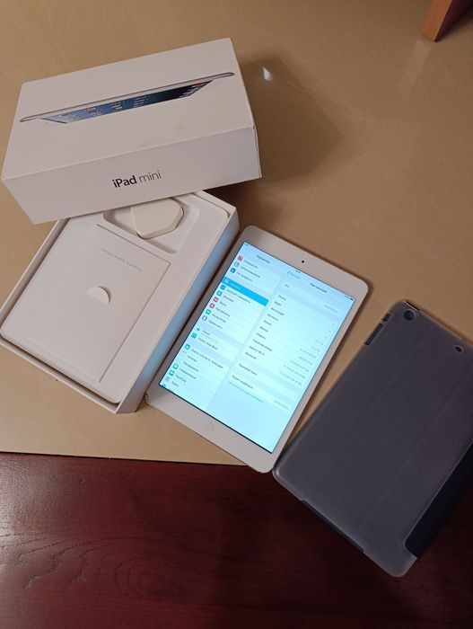 Планшет iPad mini 16Gb model MD531ZP/A