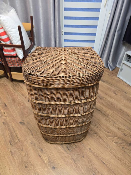 Kosz wiklinowy na ubrania