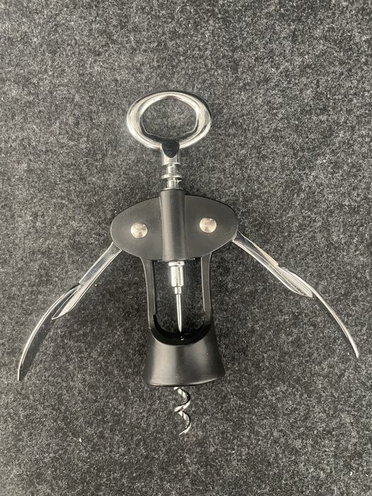 Trybuszon korkociąg otwieracz do wina czarny srebrny nowy