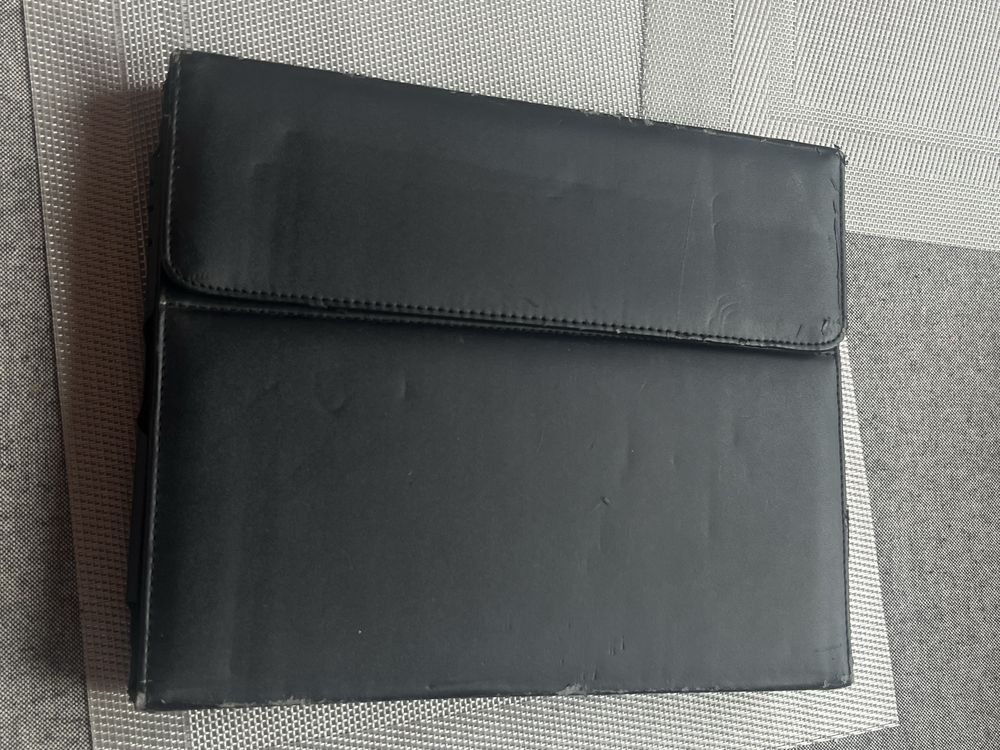 IPad з чокхлом з клавіатурою