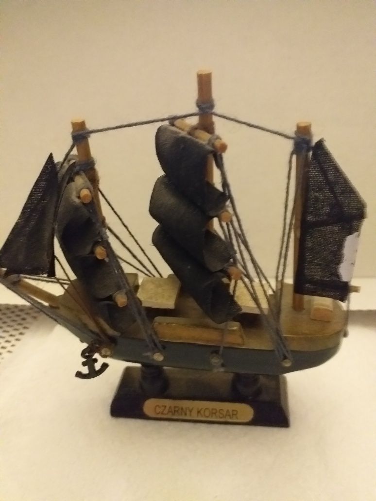 Kolekcja  figurek  pirat i statki