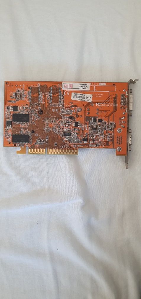 Placa gráfica Asus A9600SE / TD