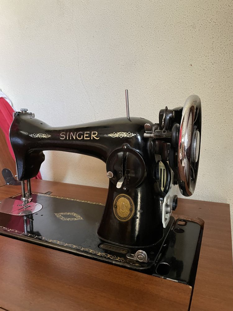 Maquina de costura Singer Antiga