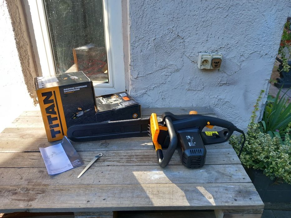 Piła łańcuchowa Titan 2000 W