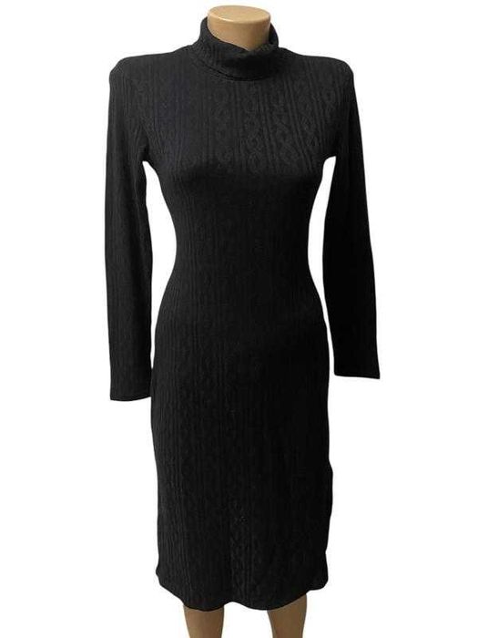 Чорна сукня
Чорна сукня