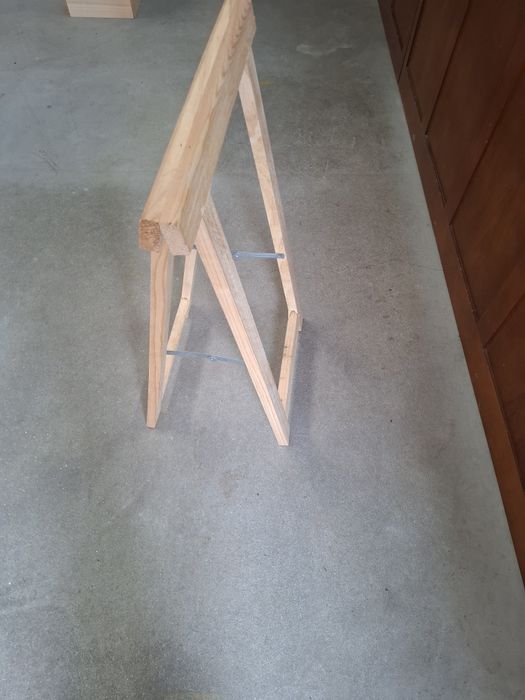 Cavaletes em pinho maciço