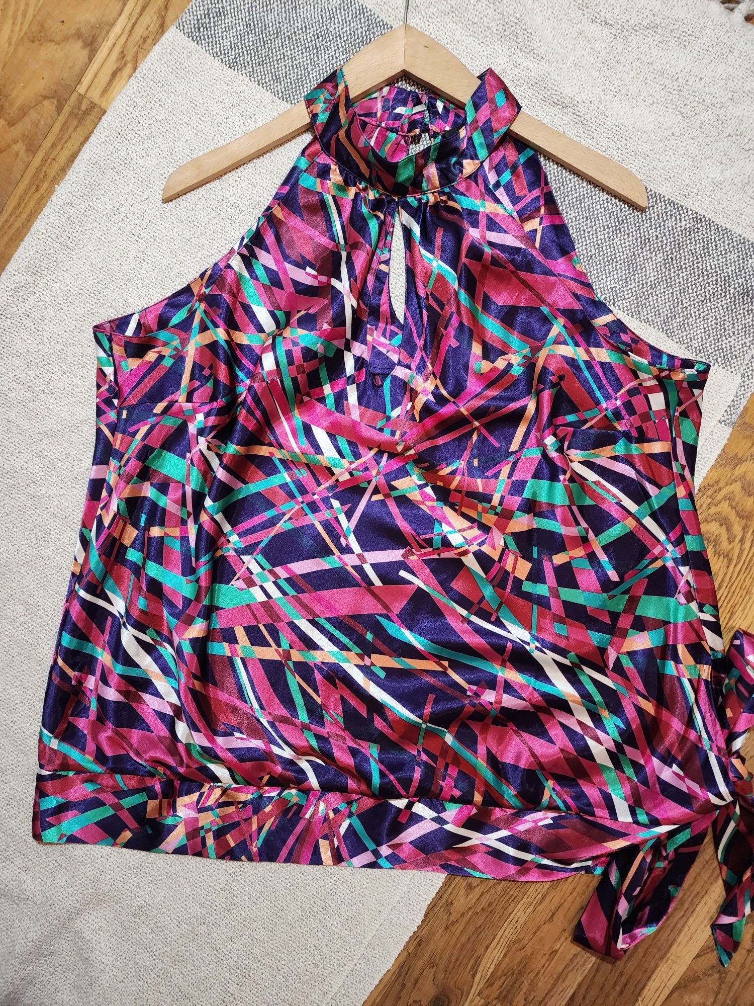 Kolorowa bluzka bez ramion w abstrakcyjne wzory Plus Size
