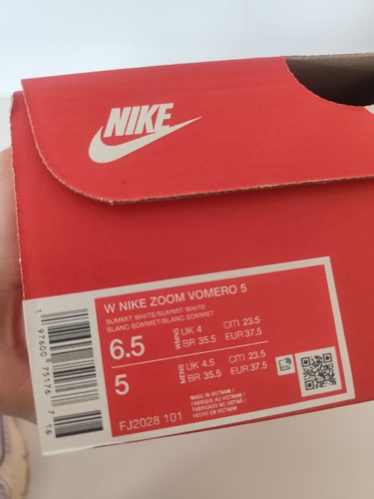 Nike Wmns Zoom Vomero 5