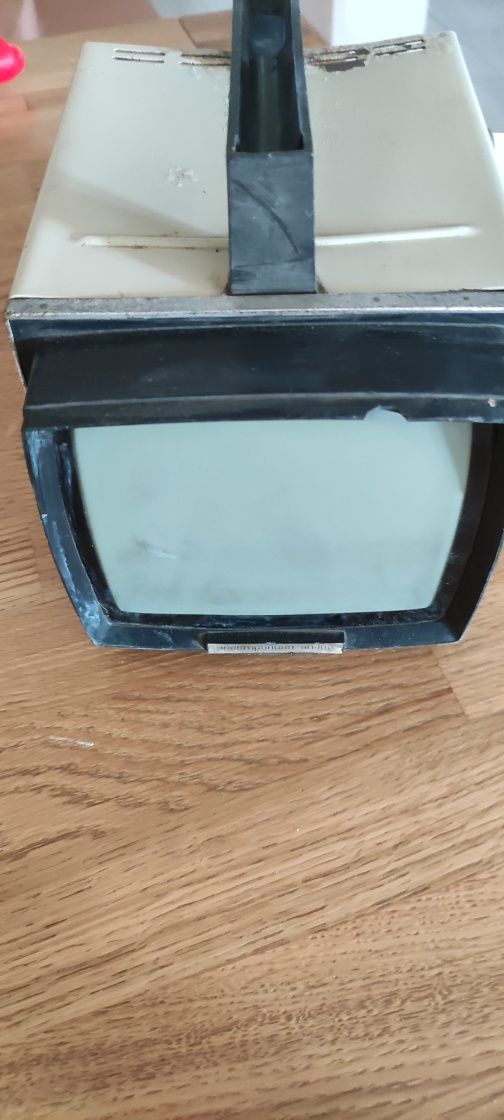 Elektronika WL100 telewizorek przenośny