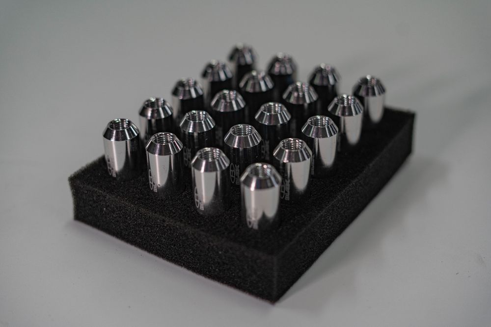 Lug Nuts / Porcas de roda