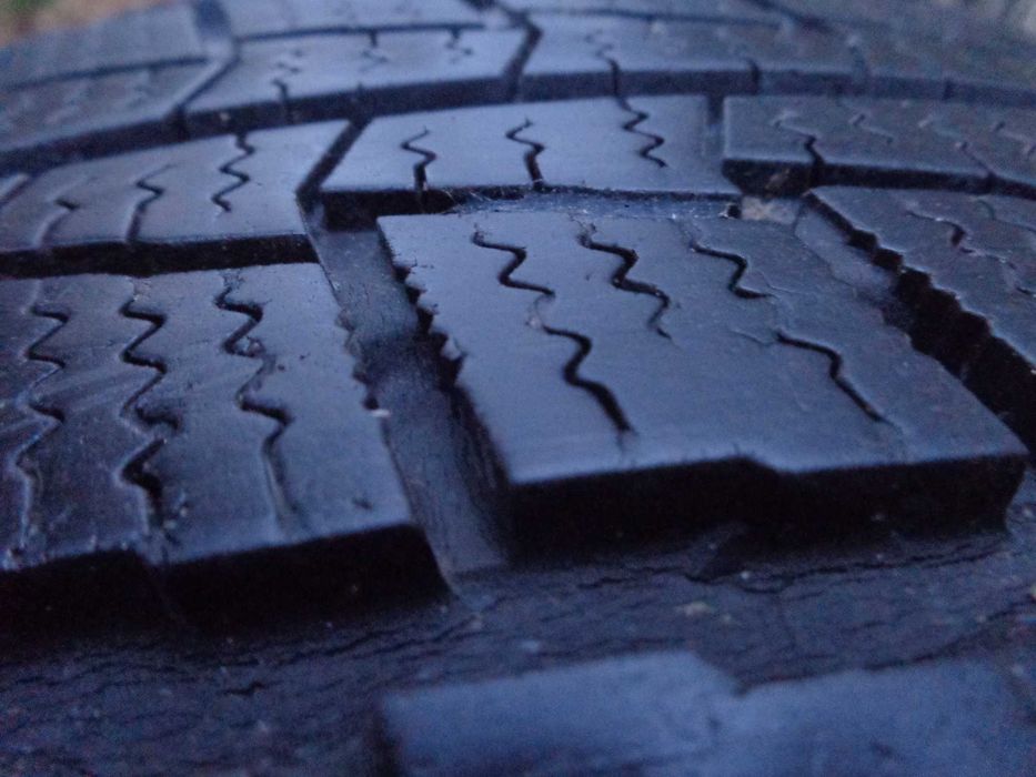 2szt. 215.65.16 C  Hankook Winter RW06 215/65R16 C 106/104T