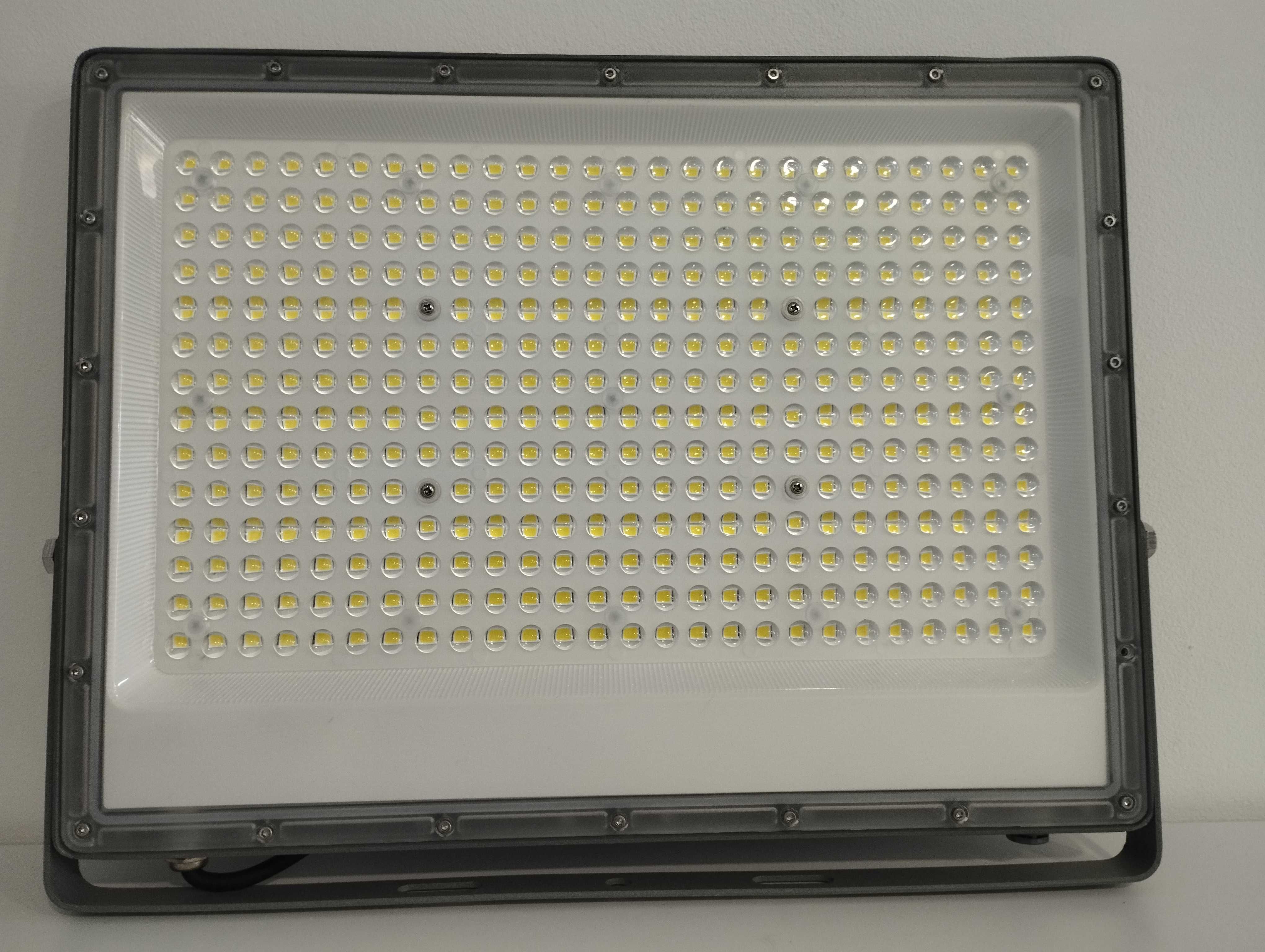 NAŚWIETLACZ LED 300W 33,5x45 cm 220V