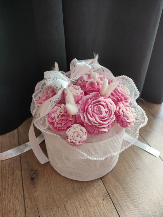 Bukiet świec Flower Box świec sojowych średni biało różowe piwonie