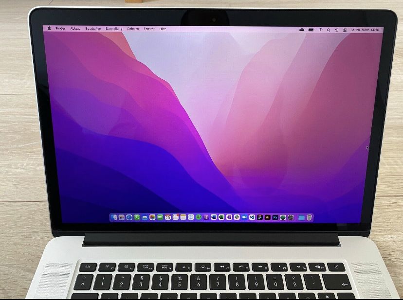 MacBook Pro 15 2015 i7 2.5GHz 16GB 512GB SSD.