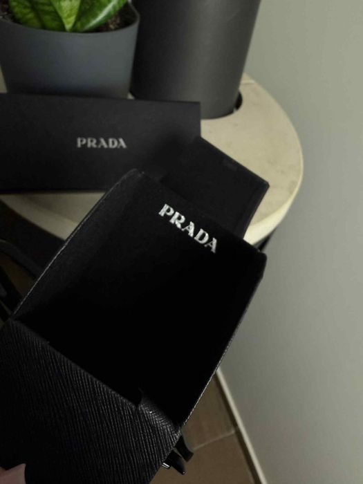 Okulary przeciwsłoneczne czarne nowe z pudelkiem