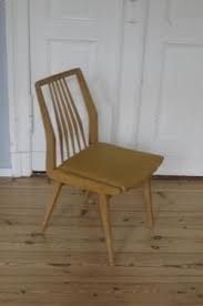Cadeira em madeira usada