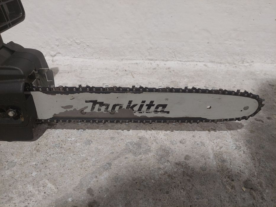 Elektryczna pilarka łańcuchowa Makita UC3550A + akcesoria