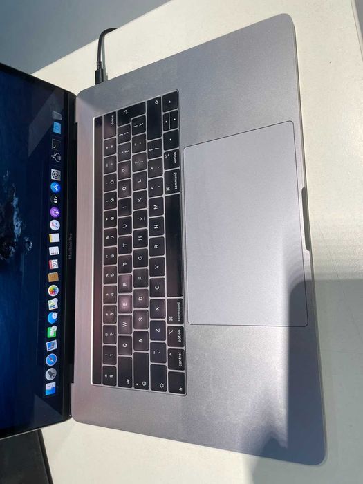 Apple MacBook Pro A1990 – 15.4" / i7 є 6 шт