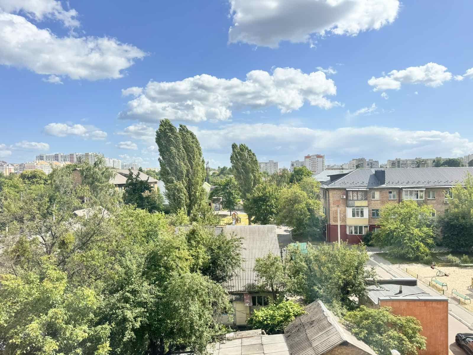 Без %. Простора та затишна. Вишневе