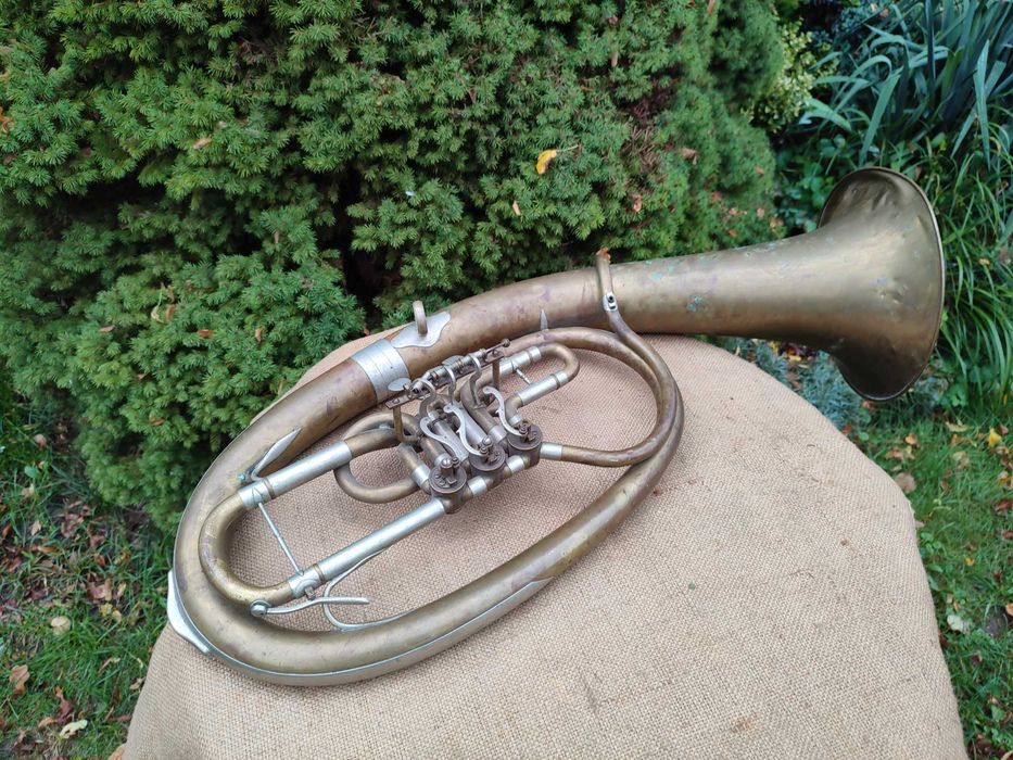 Stary instrument dęty saxhorn